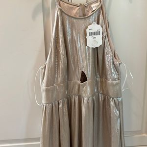 Brand:Altar’d State Color:Shimmery gold Size:L